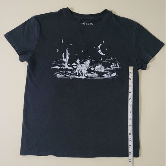 Fifth Sun Howling Wolf In The Desert Crewneck Black Short Sleeve Tee - Picture 8 of 11